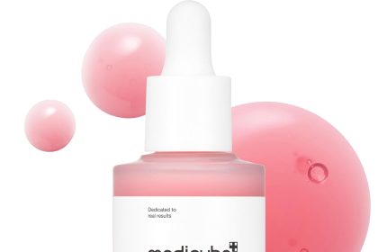 "Medicube Niacinamide Hydrating Moisturizing Serum bottle – hydrating facial serum for bright, smooth, and youthful skin."