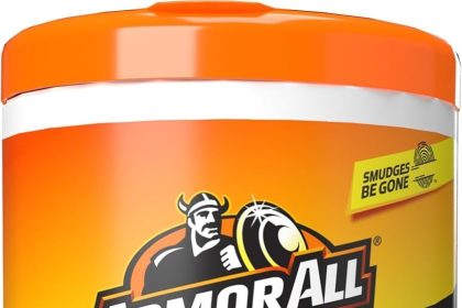 Armor All Cleaning Wipes for interior and exterior car surfaces – convenient, disposable car cleaning wipes in a resealable pack.