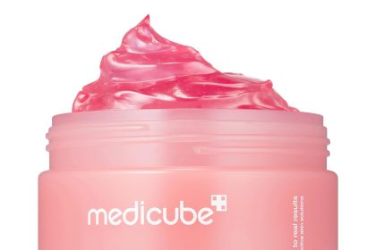 “Medicube Collagen Jelly Cream with Niacinamide and Freeze-Dried Hydrolyzed Collagen – hydrating K-beauty moisturizer for glowing, firm, and radiant skin in a pink jelly texture.”