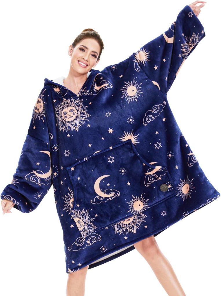 THREE POODLE Oversized Sweatshirt – 90% of customers gave 5 stars for its softness, warmth, and oversized cozy fit.